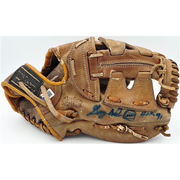 GAYLORD PERRY SIGNED AND INSCRIBED VINTAGE BASEBALL GLOVE (BECKETT COA)