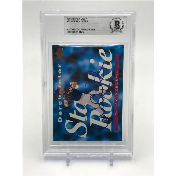 1995 UPPER DECK DEREK JETER SIGNED STAR ROOKIE TRADING CARD - BECKETT ENCAPSULATED