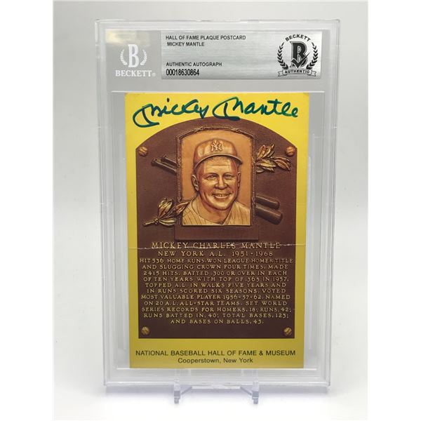 MICKEY MANTLE SIGNED HALL OF FAME PLAQUE POSTCARD - BECKETT ENCAPSULATED