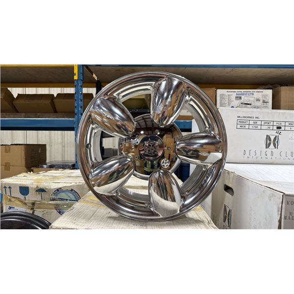 SET OF 4 DESIGN CLUB INTERNATIONAL 18X8 CHROME 5 BOLT VINTAGE PROFESSIONAL VEHICLE RIMS