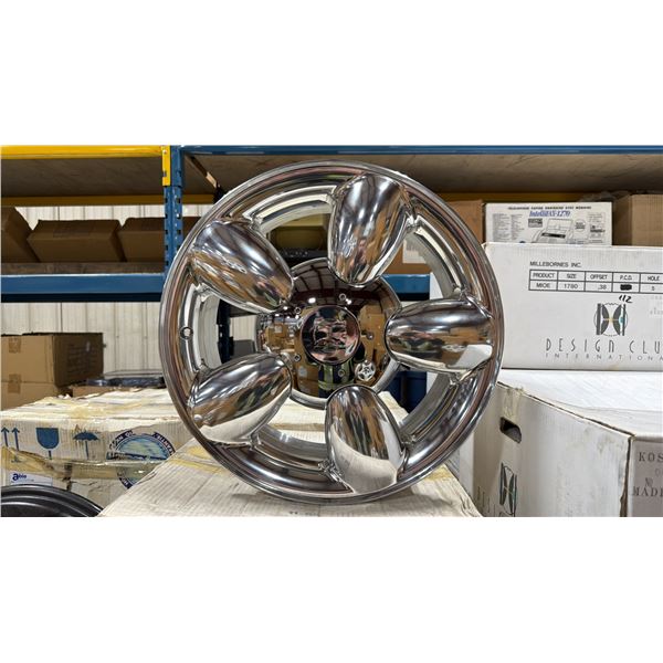 SET OF 4 DESIGN CLUB INTERNATIONAL 18X8 CHROME 5 BOLT VINTAGE PROFESSIONAL VEHICLE RIMS