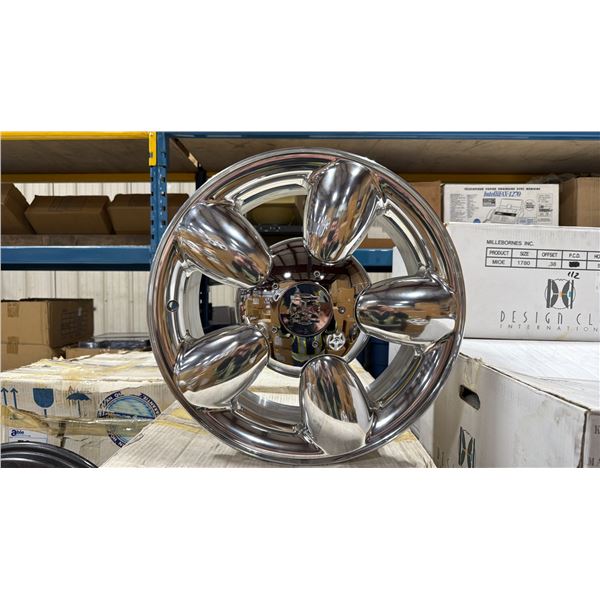 SET OF 4 DESIGN CLUB INTERNATIONAL 18X8 CHROME 5 BOLT VINTAGE PROFESSIONAL VEHICLE RIMS