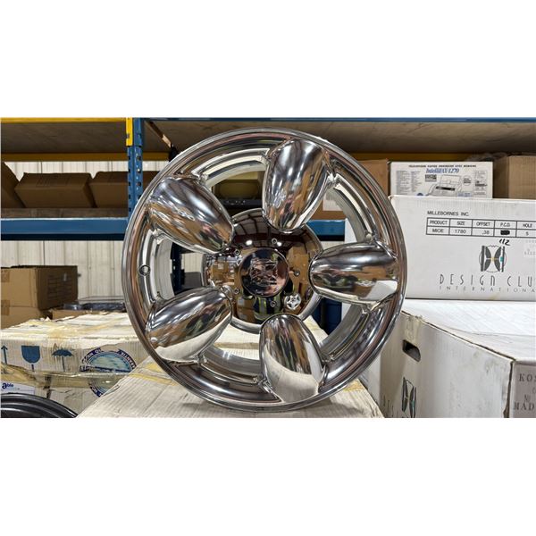 SET OF 4 DESIGN CLUB INTERNATIONAL 18X8 CHROME 5 BOLT VINTAGE PROFESSIONAL VEHICLE RIMS