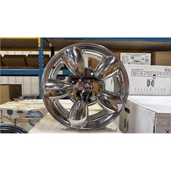SET OF 4 DESIGN CLUB INTERNATIONAL 18X8 CHROME 5 BOLT VINTAGE PROFESSIONAL VEHICLE RIMS