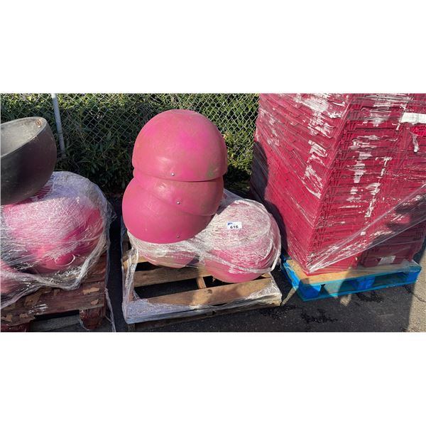 PALLET OF HEAVY DUTY 24" ROUND OUTDOOR PLASTIC HANGING FLOWER POTS