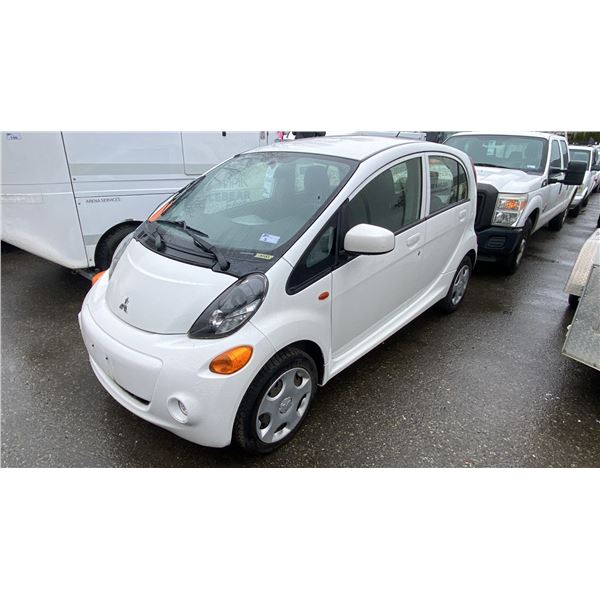 2013 MITSUBISHI IMIEV, 4DR HATCHBACK, WHITE, VIN JA3215H42DU606455,