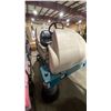 Image 5 : TENNANT 7300 COMMERCIAL ELECTRIC RIDE-ON FLOOR SCRUBBER CLEANING SYSTEM WITH KEYS