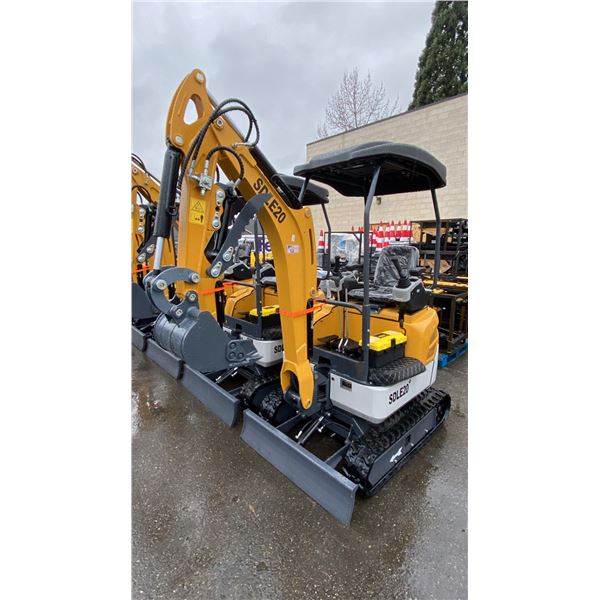 SDLANCH SDLE20 YELLOW DIESEL POWERED RUBBER TRACK MINI EXCAVATOR WITH ATTACHED DIGGING BUCKET,