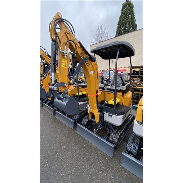 SDLANCH SDLE20 YELLOW DIESEL POWERED RUBBER TRACK MINI EXCAVATOR WITH ATTACHED DIGGING BUCKET,