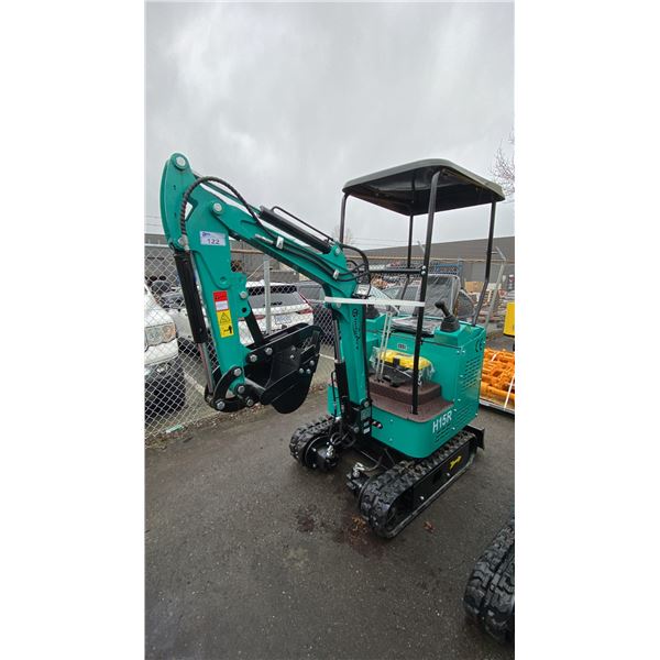 AGT INDUSTRIAL H15R TEAL GAS POWERED 13.5HP RUBBER TRACK MINI EXCAVATOR WITH ATTACHED DIGGING