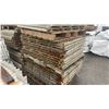 Image 3 : GREY INDUSTRIAL METAL PALLET RACKING 6 UPRIGHTS (12'L X 42"W) 20 CROSSBARS (8'L) & PALLET OF MESH