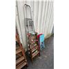 Image 2 : 1 WOOD & 2 METAL LADDERS