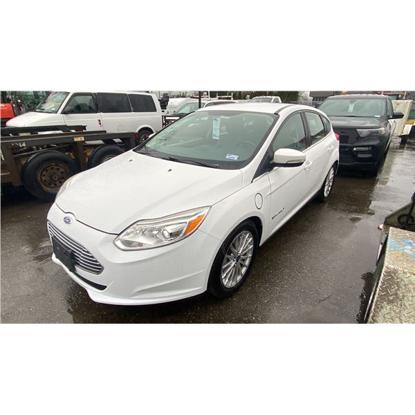 2014 FORD FOCUS ELECTRIC, 4DR HATCHBACK, WHITE, VIN 1FADP3R47EL120703,