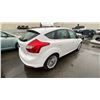 Image 3 : 2014 FORD FOCUS ELECTRIC, 4DR HATCHBACK, WHITE, VIN 1FADP3R47EL120703,