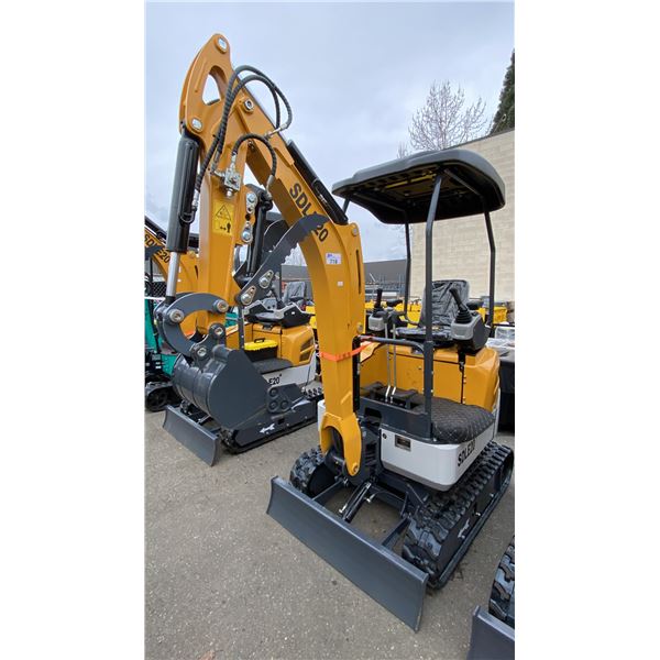 SDLANCH SDLE20 YELLOW DIESEL POWERED RUBBER TRACK MINI EXCAVATOR WITH ATTACHED DIGGING BUCKET,