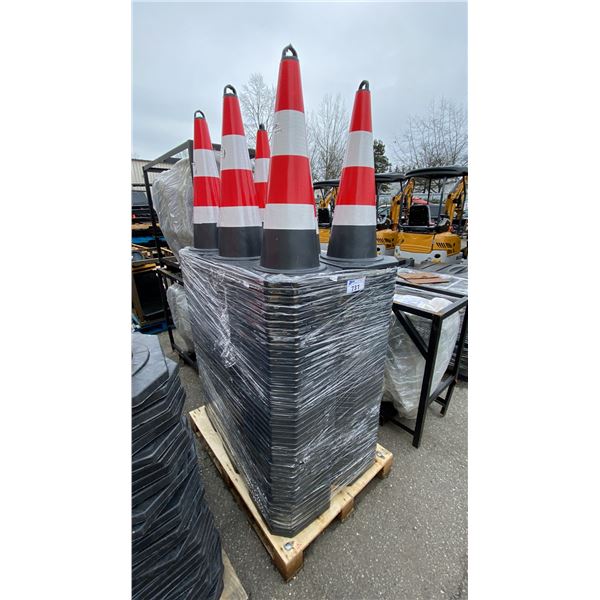 PALLET OF RED REFLECTIVE COMMERCIAL INDUSTRIAL TRAFFIC CONES