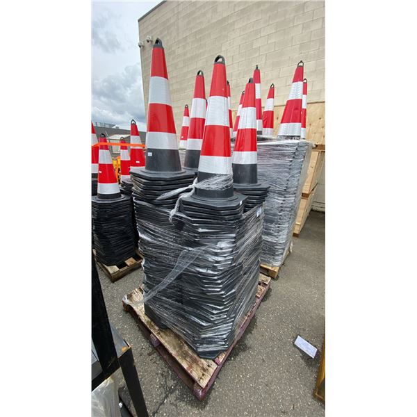 PALLET OF RED REFLECTIVE COMMERCIAL INDUSTRIAL TRAFFIC CONES