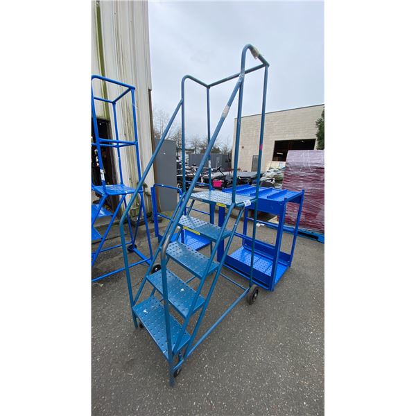 KLETON B24O5H BLUE METAL 5' INDUSTRIAL MOBILE WAREHOUSE STAIRS
