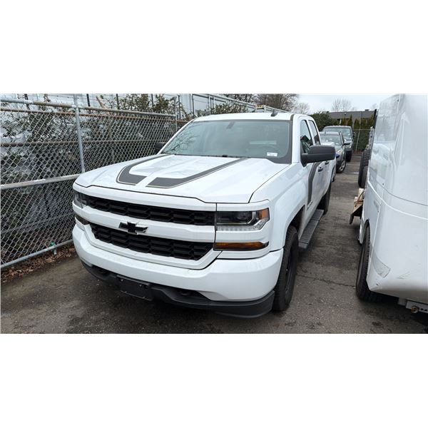 2017 CHEVROLET SILVERADO, 4DR CREW CAB PICKUP, WHITE, VIN 1GCVKPEC0HZ325508,