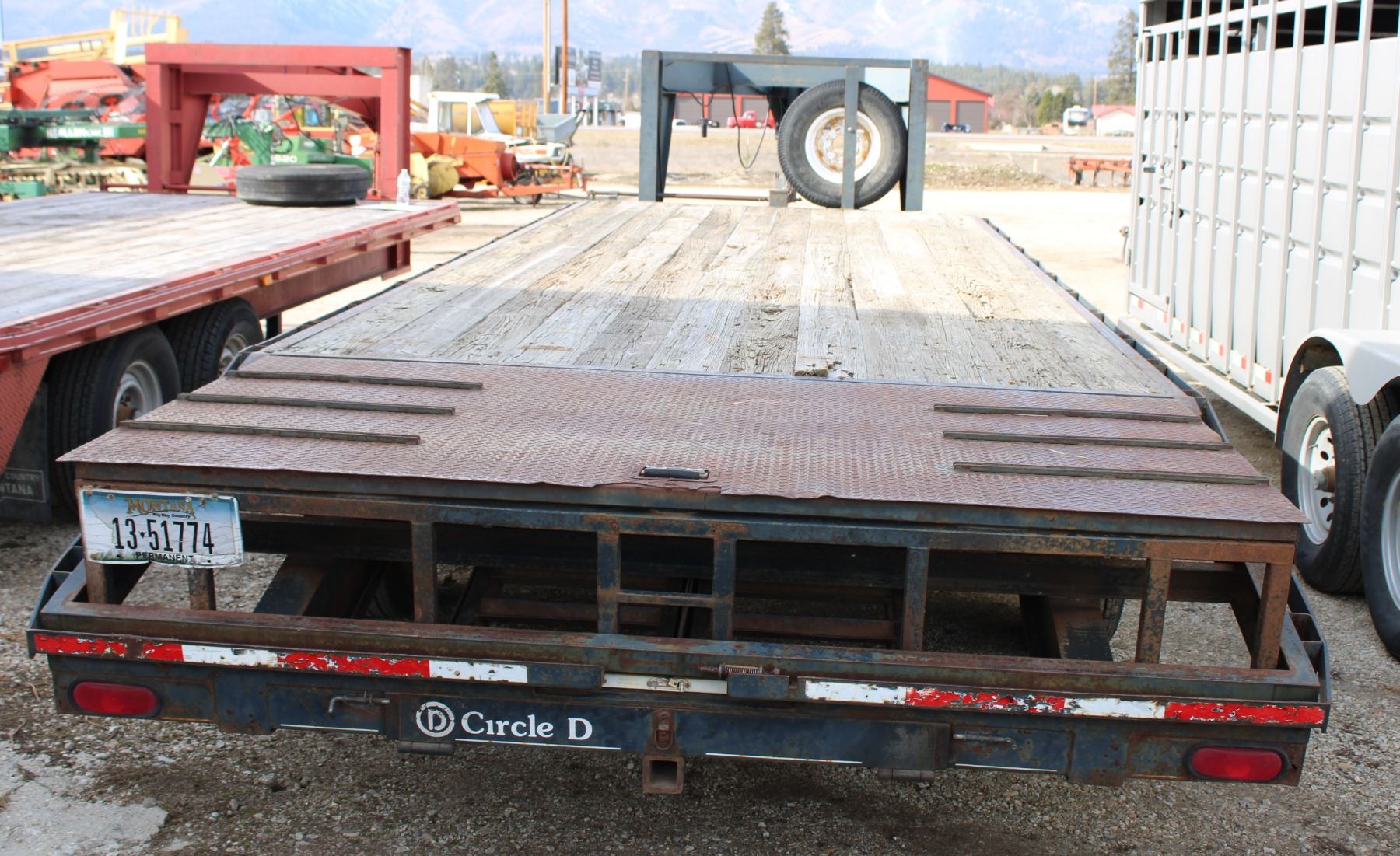1999 Circle D Model 24GNFBBT Gooseneck Flatbed Trailer- 24' X 7'8 ...