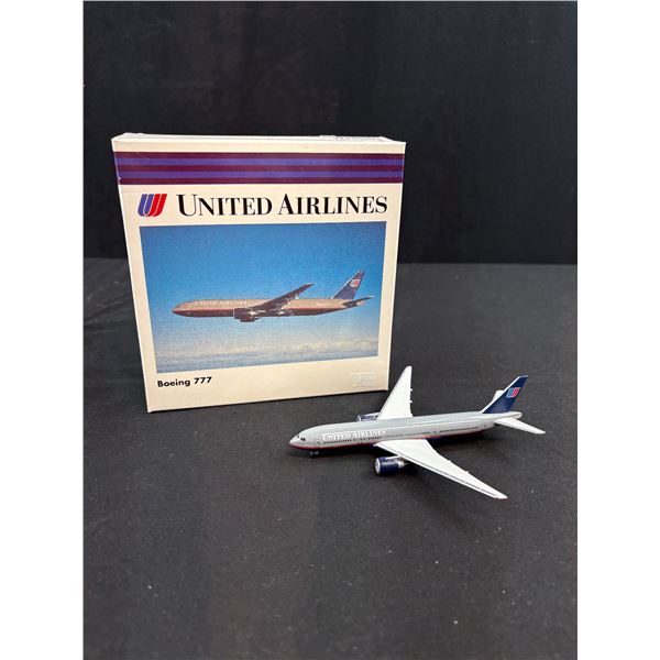 United Airlines Bowing 777 Diecast Plane in Box