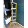 Image 2 : KELLER 6FT Portable Step Ladder - 250lb Capacity - Like New!