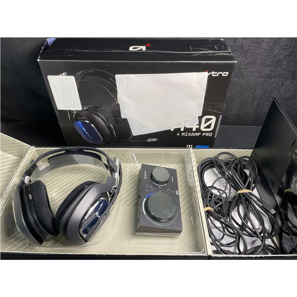 ASTRO A40 TR Gaming Headset + MixAmp Pro for Playstation 4/PC/Mac - Open Box (Complete)