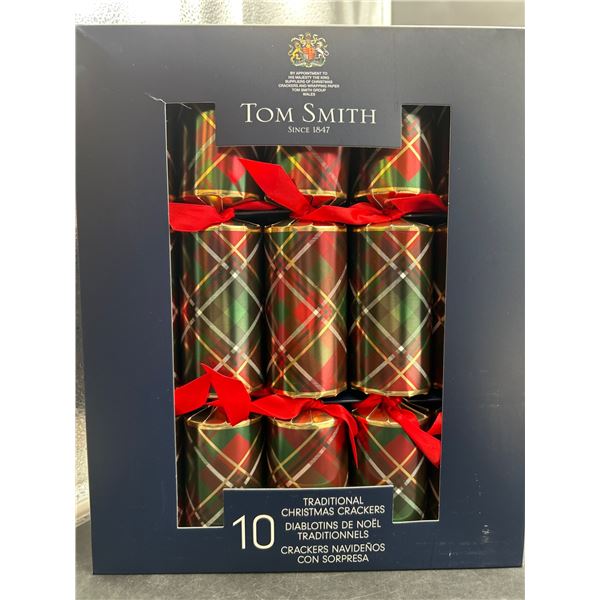 Tom Smith 10 Traditional Christmas Crackers with Surprises