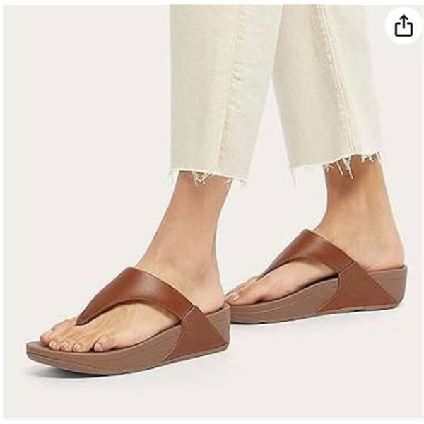 FitFlop Lulu Leather ToePost sandals, size US 8