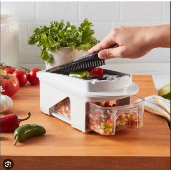 MIU vegetable dicer and chopper, 11 pieces. no box