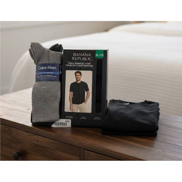 Calvin Klein 6 pairs of cushion crew Socks and Banana Republic XL T-Shirt 3-Pack Set