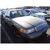 Image 2 : 2001 Ford Crown Victoria