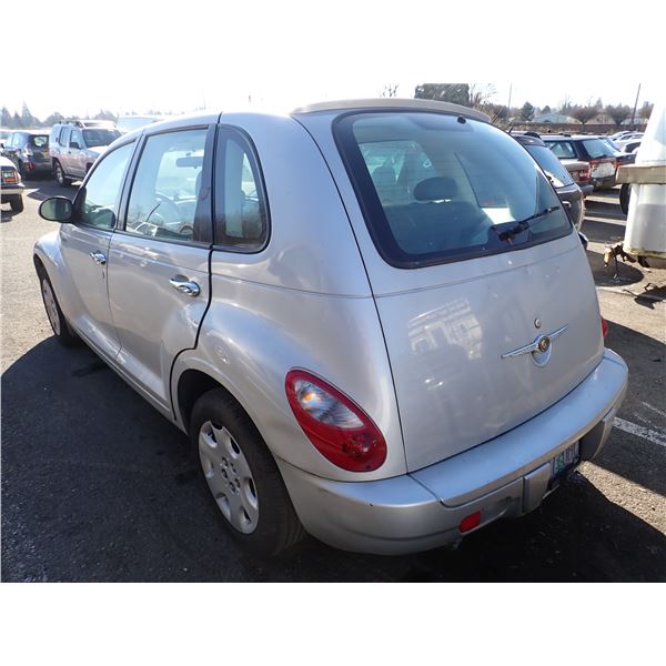 Vehicle photo 4