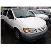 Image 2 : 2002 Toyota Sienna