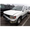 Image 1 : 1999 Infiniti QX4