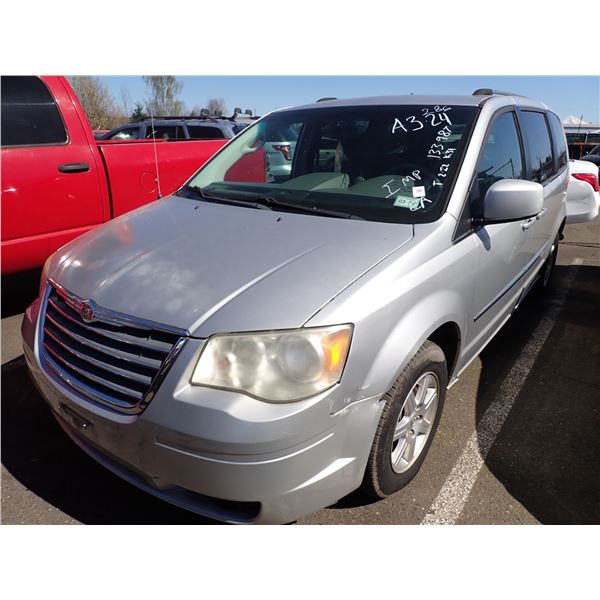 2010 Chrysler Town and Country