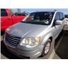 Image 1 : 2010 Chrysler Town and Country