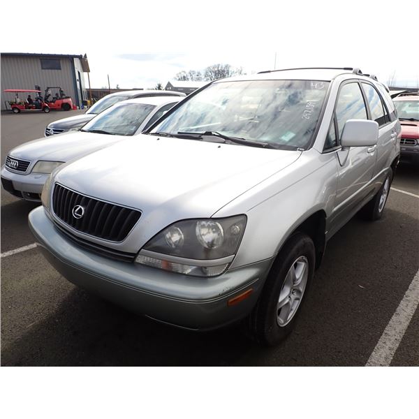 1999 Lexus RX 300 RUNS WITH MECHANICAL PROBLEMS