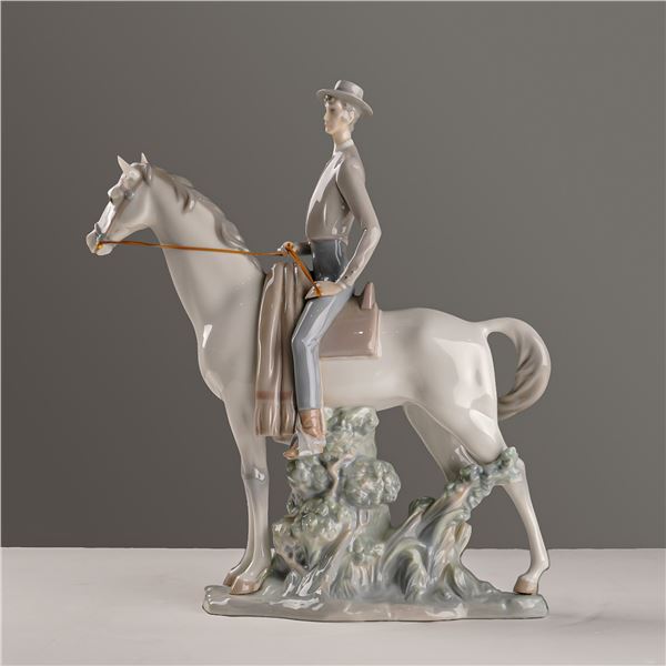 Lladro Porcelain Sculpture, Campero 1001061