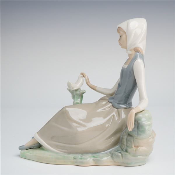 Lladro Porcelain Figurine Shepherdess with Dove 4660