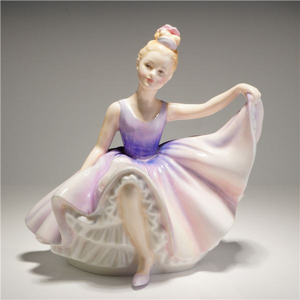 Royal Doulton Figurine Dancing Years HN2235
