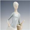 Image 3 : Nao by Lladro Porcelain Figurine Girl with Butterfly