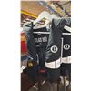 Image 2 : 4 MUSTANG SURVIVAL ATLAS 190 BLACK AUTOMATIC INFLATABLE LIFE JACKETS