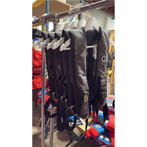 5 MUSTANG SURVIVAL GREY/BLACK HYDROSTATIC INFLATABLE PFD