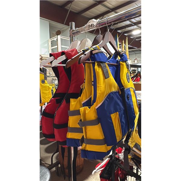 4 MUSTANG SURVIVAL FOAM LIFE JACKETS, 2 RED MV3005 UNIVERSAL & 2 YELLOW/BLUE MV7030 YOUTH