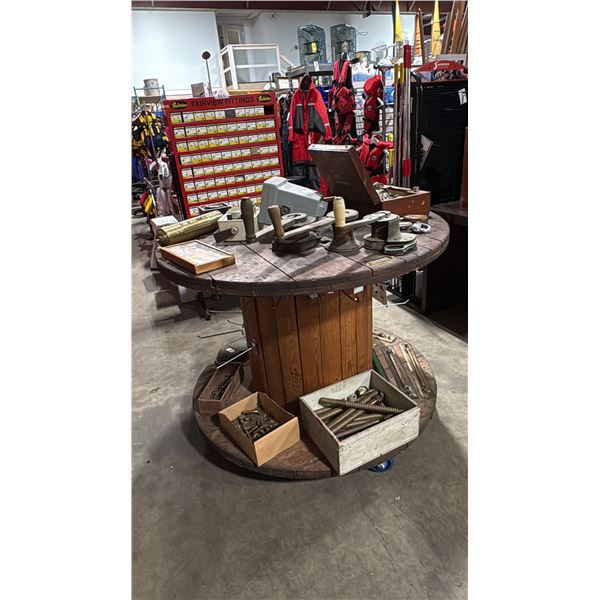 LARGE WOODEN SPOOL/DISPLAY TABLE WITH ASSORTED VINTAGE MARINE ITEMS- HAND FIRE EXTINGUISHER,