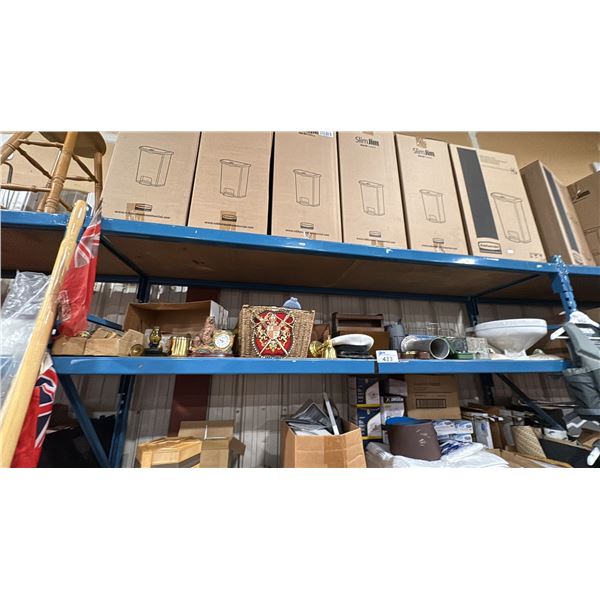 SHELF OF ASSORTED DECORATIVE/COLLECTABLE MARINE ITEMS