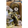 Image 5 : BOX OF ASSORTED MARINE ELECTRICAL & LIGHTING ITEMS