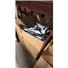 Image 4 : GLASSWARE, HOLIDAY DECORATIONS, COAT HANGERS, KITCHEN ITEMS, TOILET SEATS & MORE