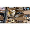 Image 2 : PALLET OF ASSORTED MARINE HARDWARE